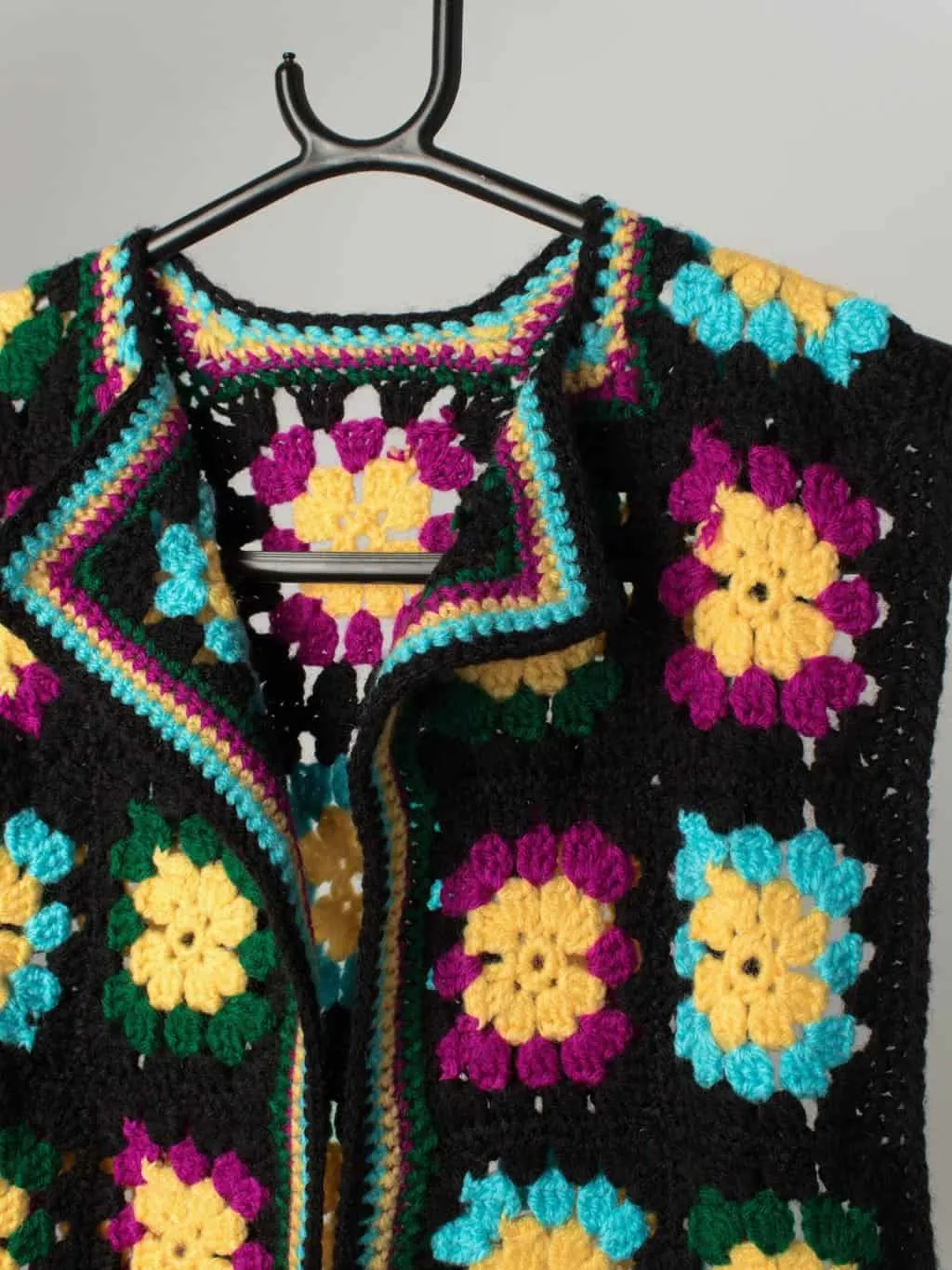 Vintage longline crochet vest waistcoat floral yellow purple blue hippy vibes 1970s – XS / Small